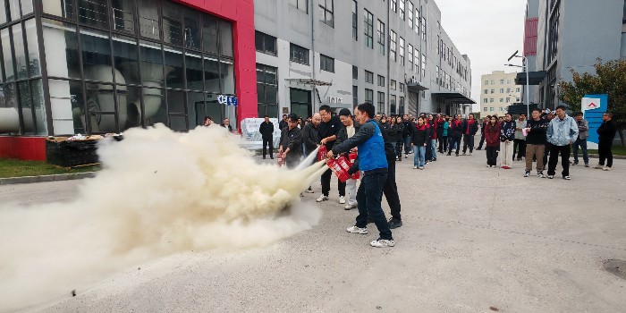 易乐体育app工业园区举行2025年企业员工消防演练活动